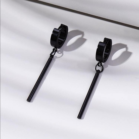 ⚠️2 for 10⚠️ Black Rod/Hoop Earring - Picture 2 of 3